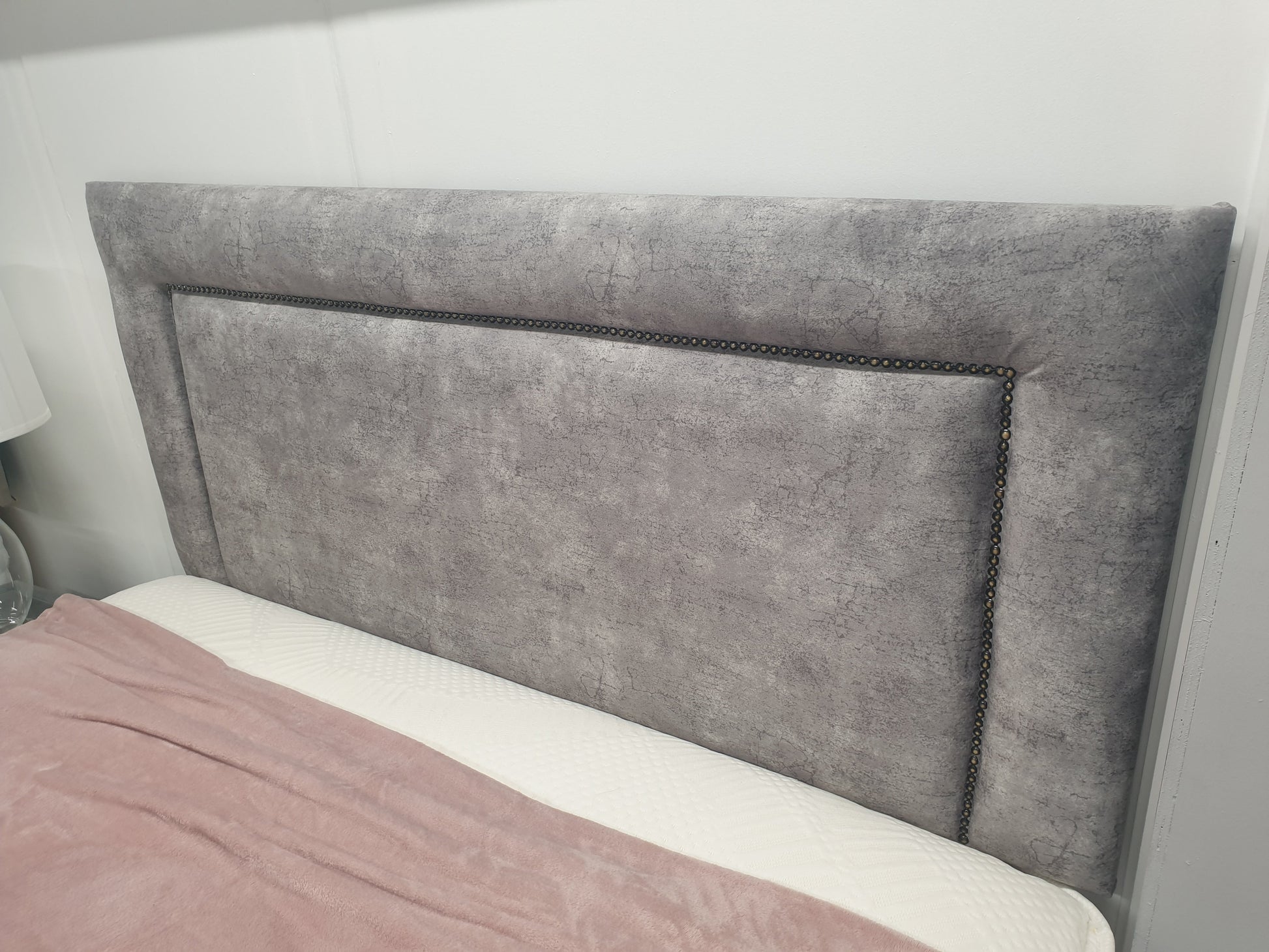 Divan bed set with mattress in marble platinum colour with storage drawers