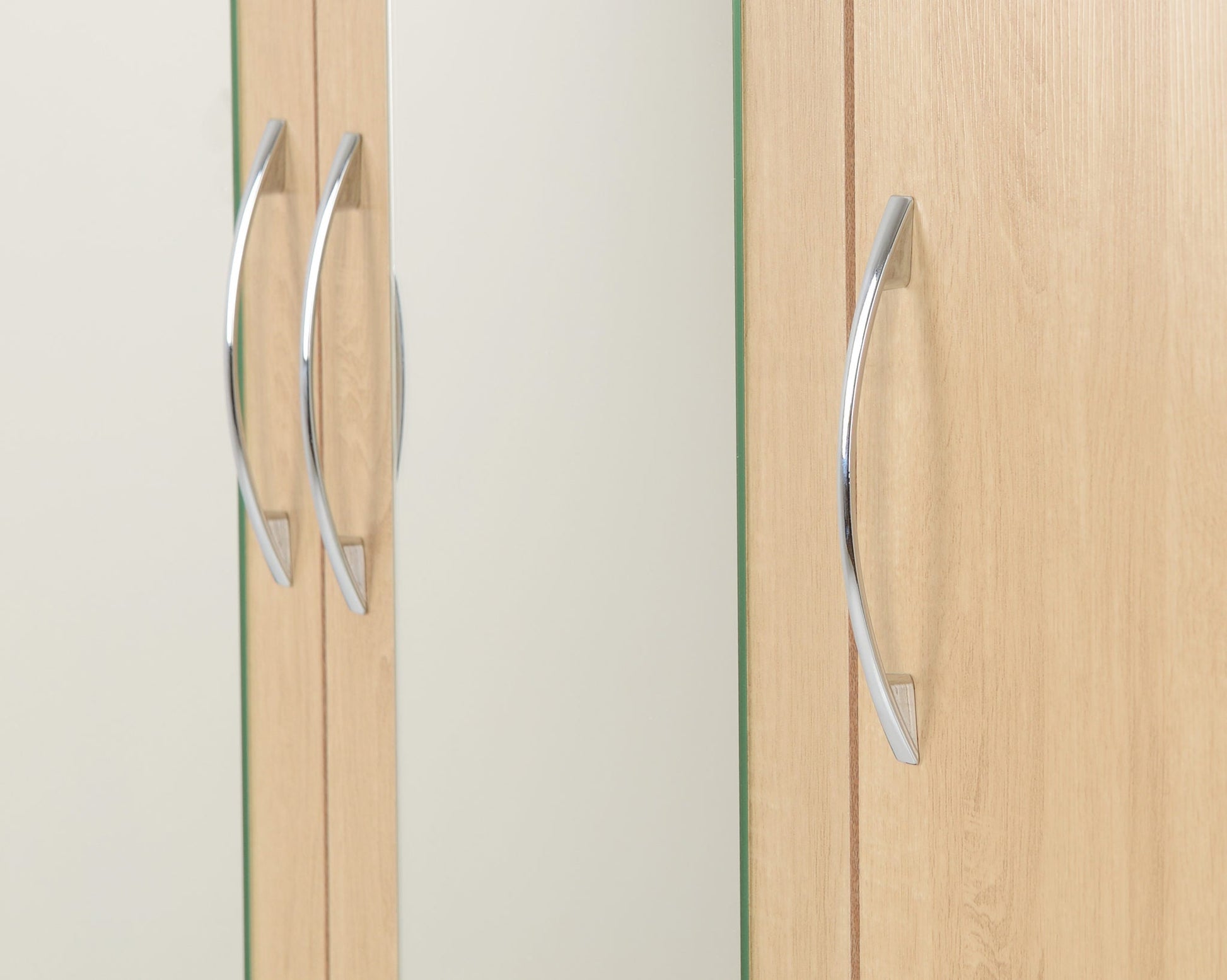 oak 3 door wardrobe