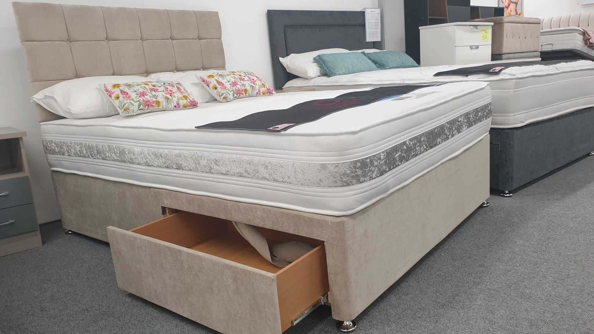 Divan Bed Set - Vermont 1000 Mattress with Cube Headboard in Comet Stone fabric.