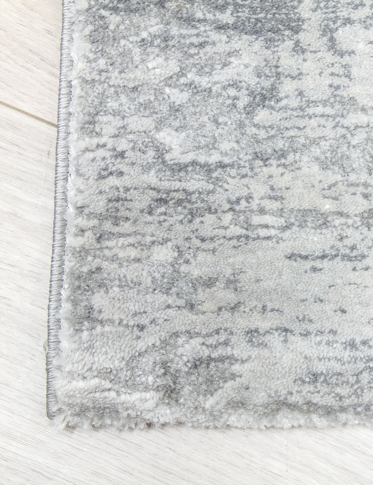 Rococo Glossi Grey Rugs