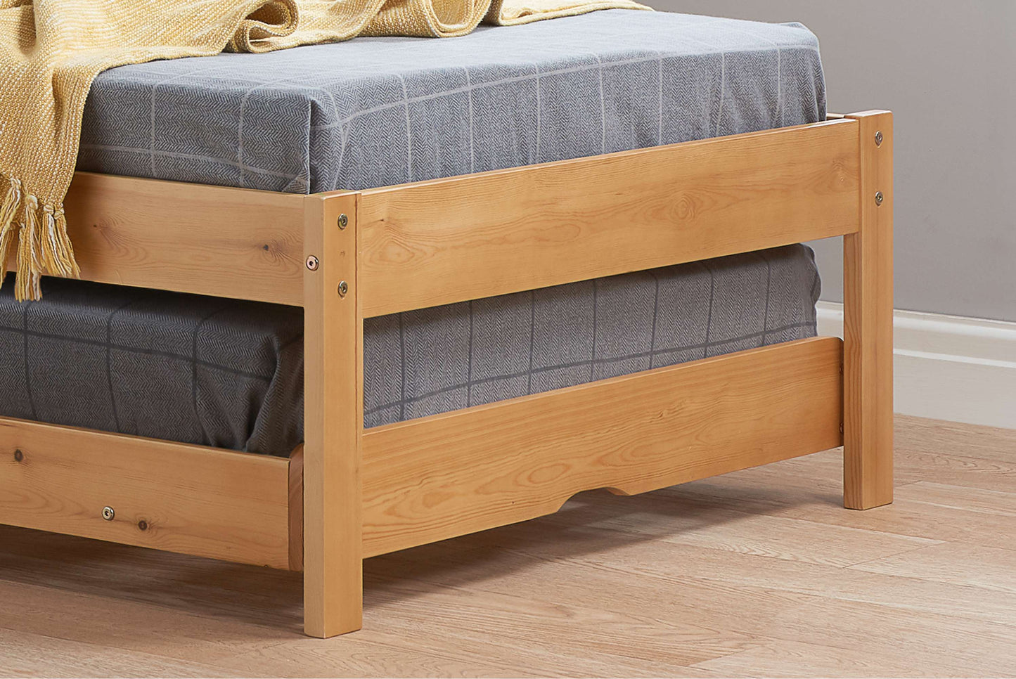 Buxton Pine Trundle Bed