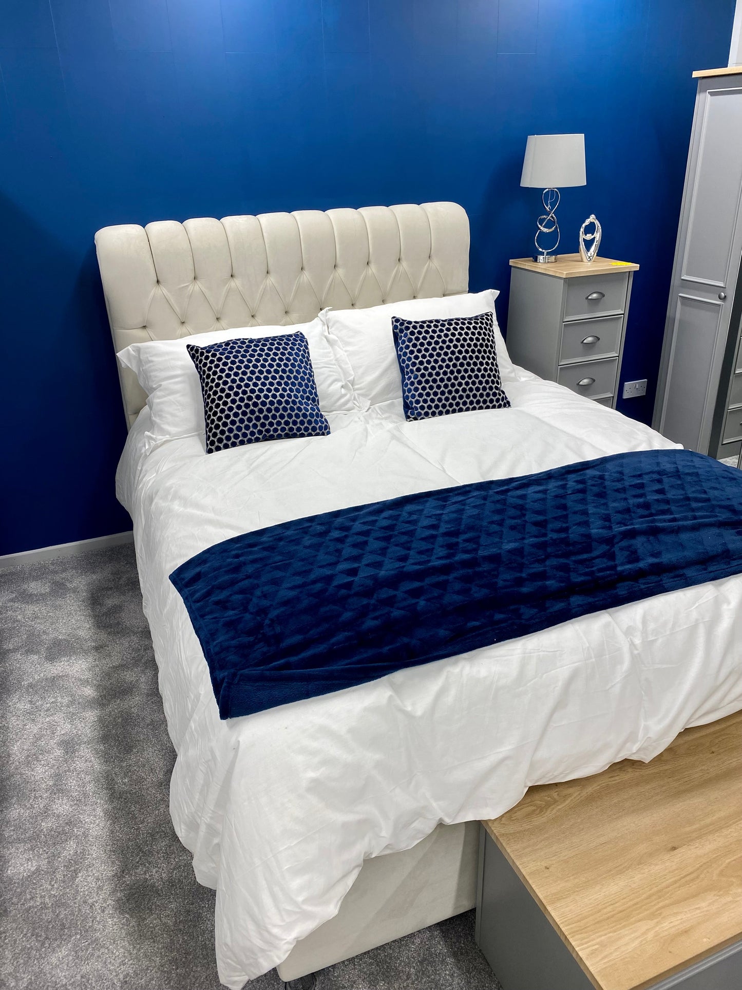 Kingsley Gas Lift Storage Beds - White Beige