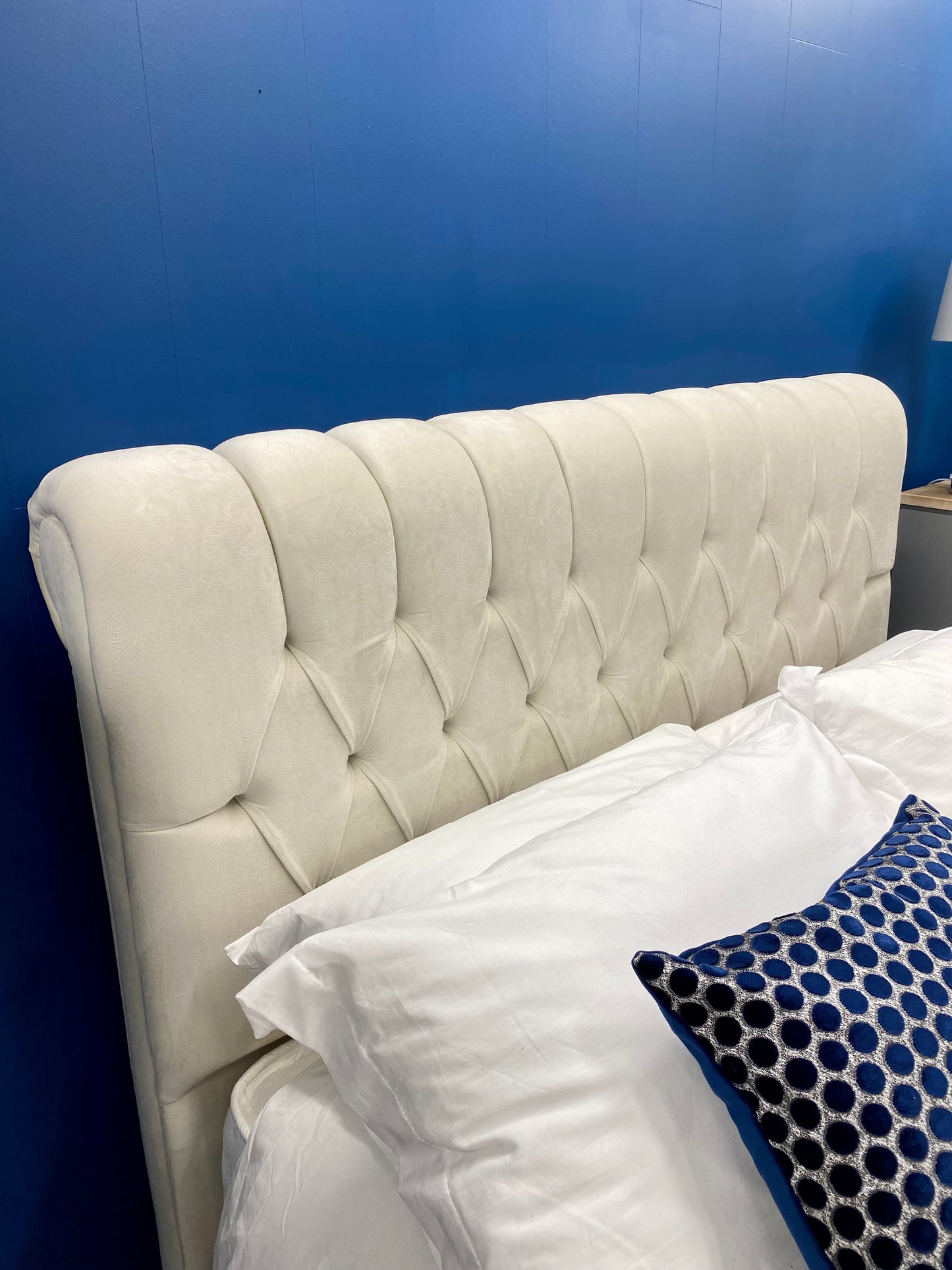 Kingsley Gas Lift Storage Beds - White Beige